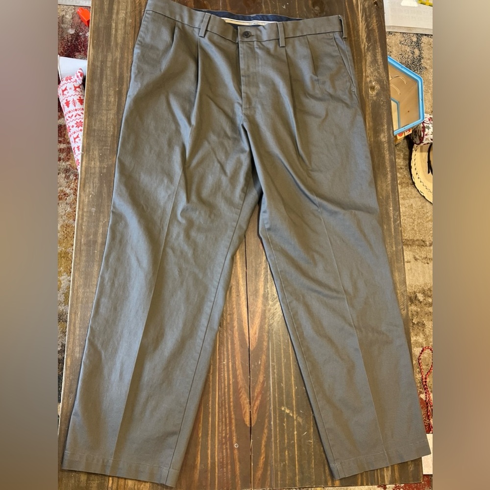 Dockers Signature Khaki Relaxed Men's Pants Khaki Color Flex Comfort